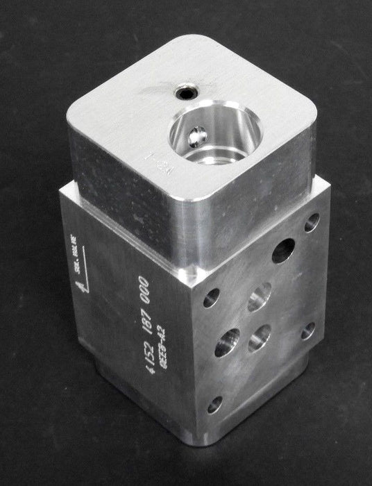 NEW SUN HYDRAULICS 4152187000 SOELNOID VALVE MANIFOLD BLOCK 0EE8-A2