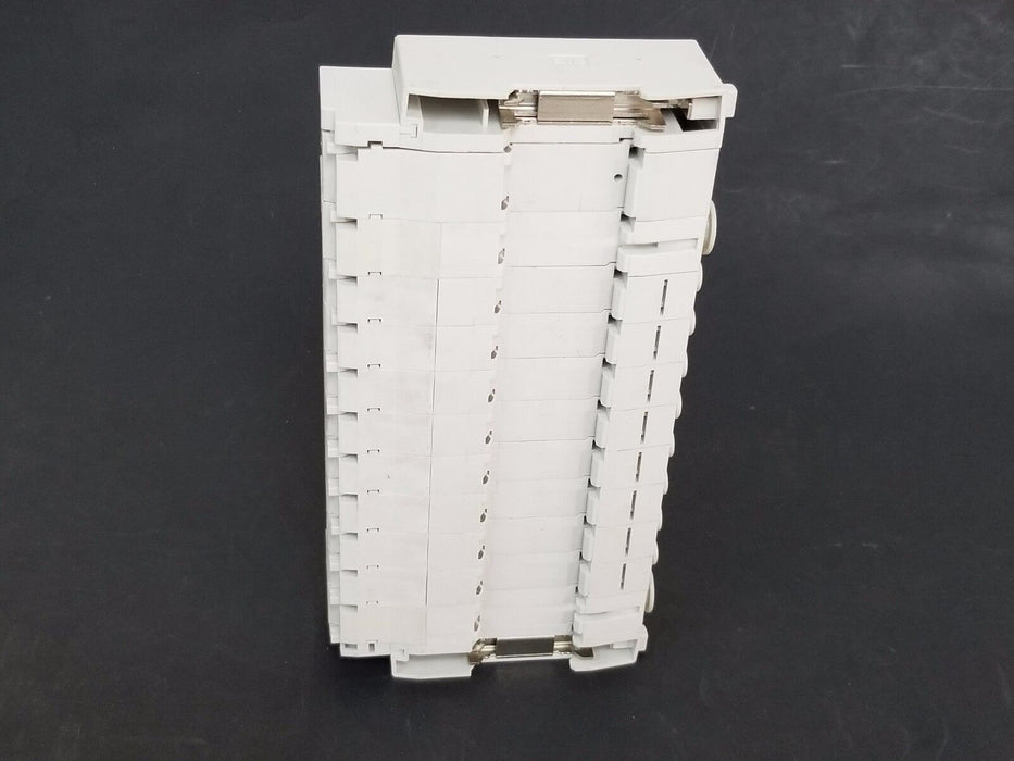 LOT OF SMC 24VDC-COM VALVES (UNKNOWN PART NUMBER)