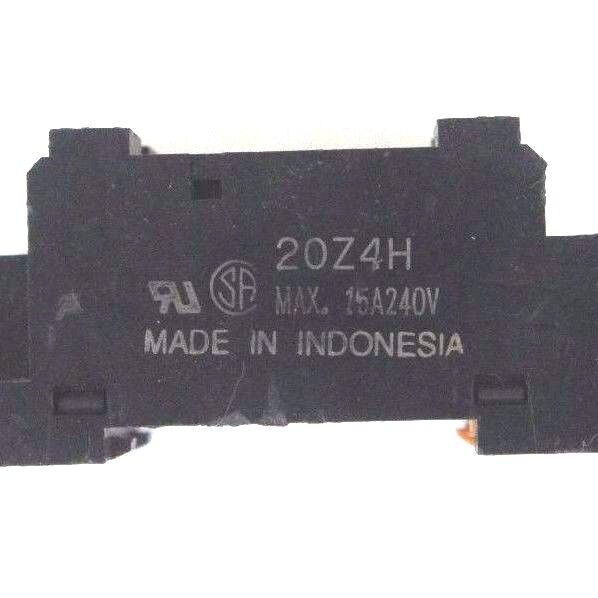 LOT OF 2 OMRON PTF08A-E SOCKET RELAY BASES PTF08AE