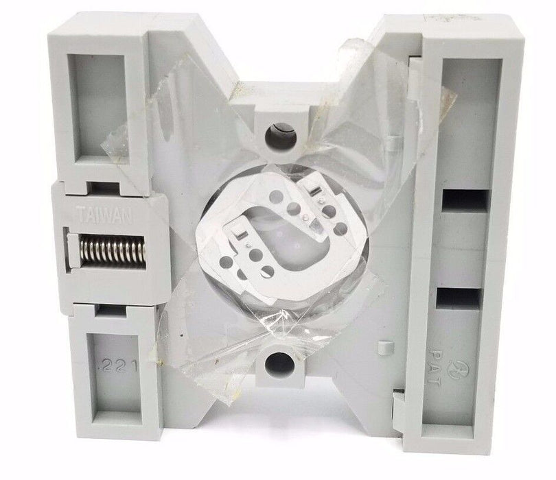 IDEC SR3P-06 RELAY BASE 10A, 300V, SR3P06