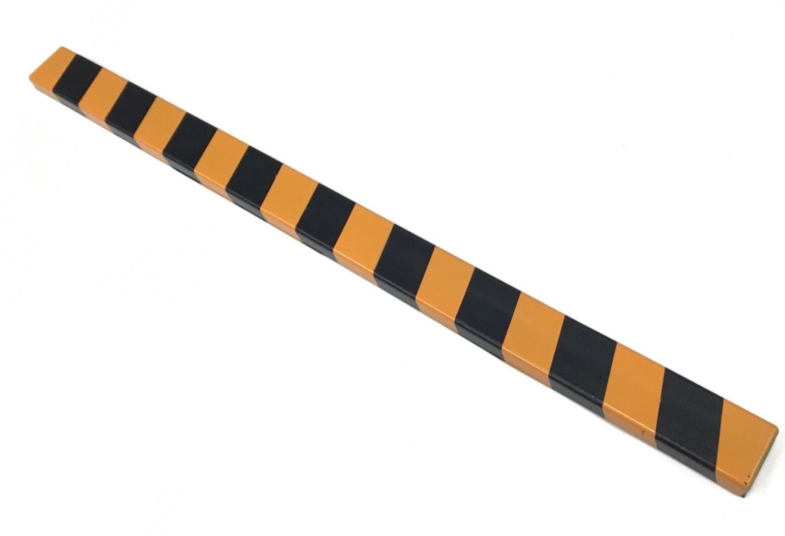 NEW CORNER GUARD FEG-B, OAH36In, FLEX POLY, ADH. BACK, BLACK/YELLOW 13/16" X 36"