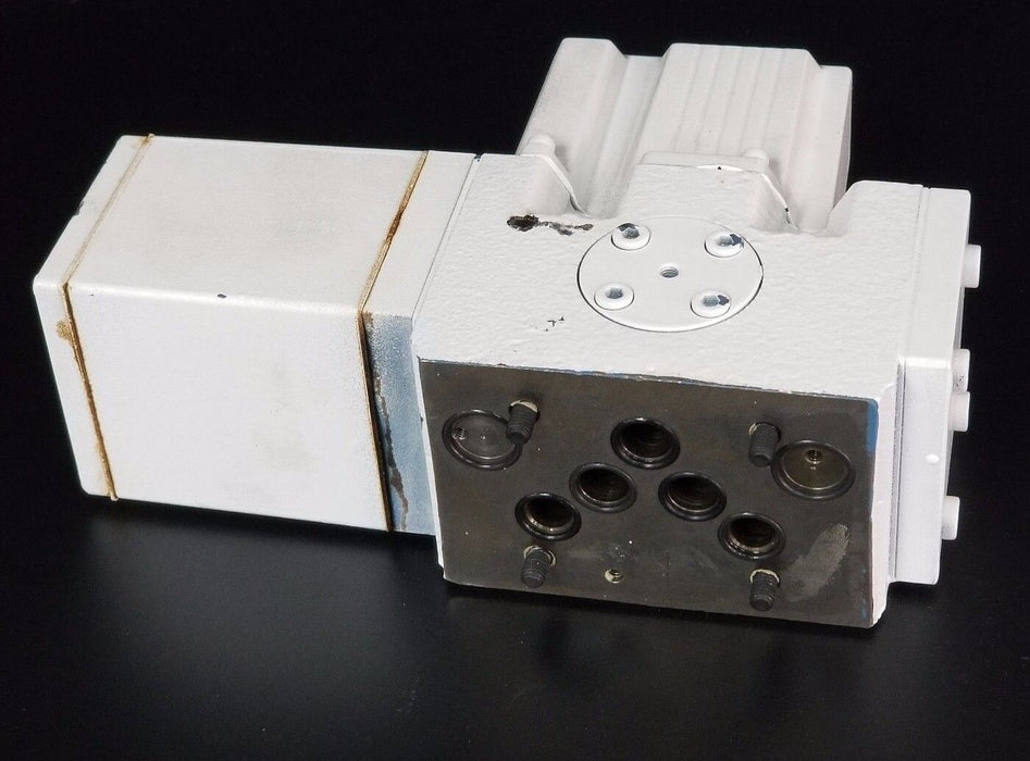 MOOG MODEL D661-5002 SERVO VALVE TYPE P60HXAA5NSM0-P