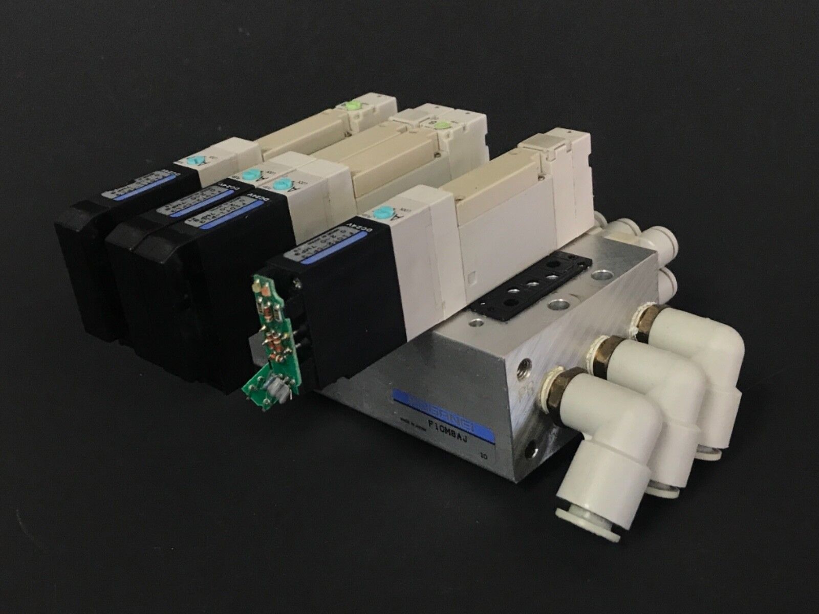 KOGANEI F10M8AJ SOLENOID MANIFOLD BLOCK WITH (4) F10T2-CPL3 VALVES
