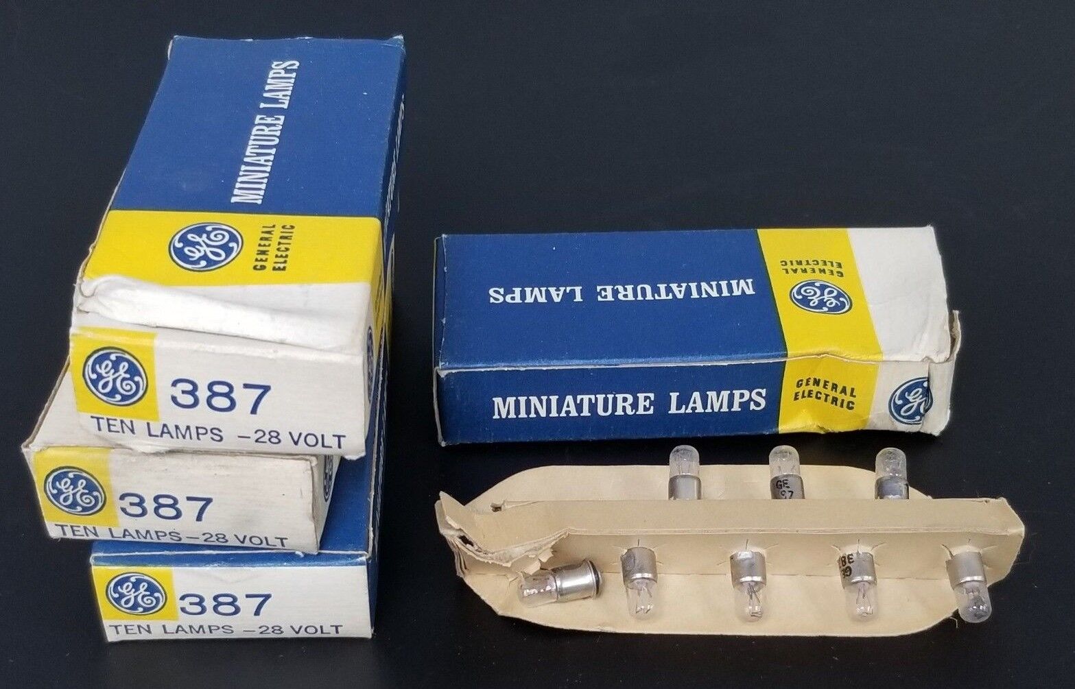 LOT OF 38 NEW GENERAL ELECTRIC 387 MINIATURE LAMPS 28V