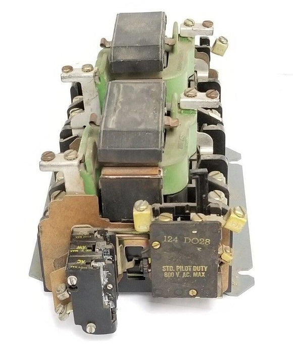 GENERAL ELECTRIC CONTACTOR ASSEMBLY W/ 15D22G22 COILS, 124D028, CR124 RELAYS