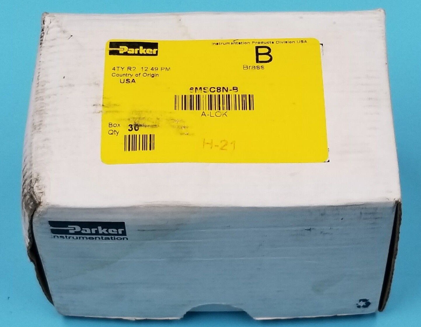 BOX OF 30 NEW PARKER 6MSC8N-B BRASS FITTINGS, 3/8" A-LOK X 1/2" MNPT, 6MSC8NB