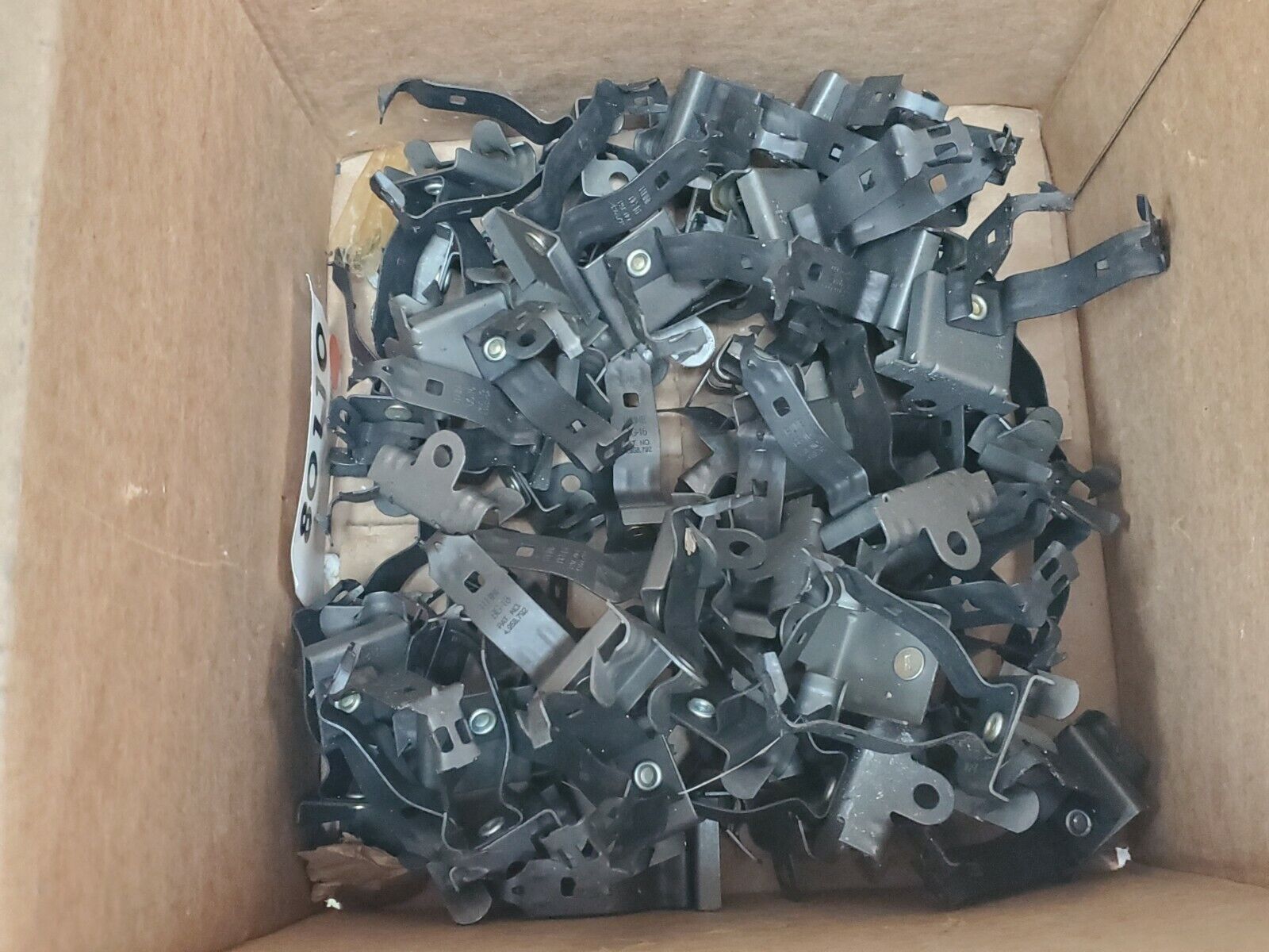 LOT OF 48 NEW B-LINE BG-16 BEAM FASTENERS FOR 1" CONDUIT W/ U-2-4 BASEPLATES