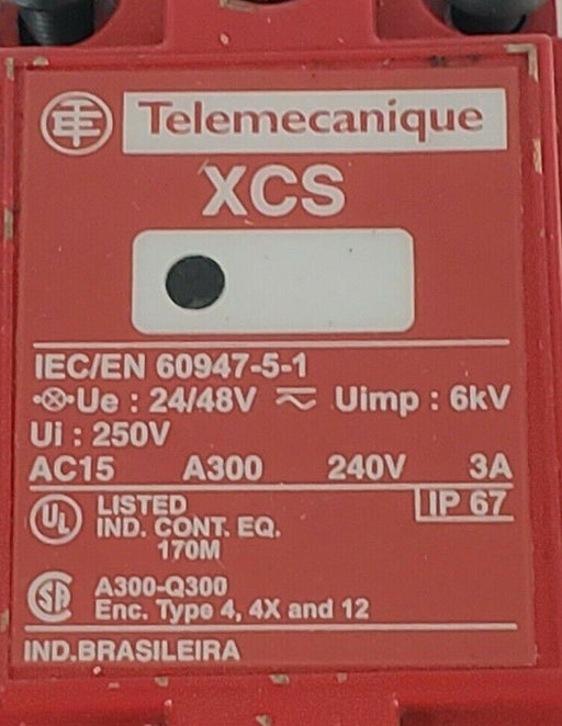 TELEMECANIQUE XCS-A713 LIMIT SWITCH XCSA713 W/ KEY, XCS