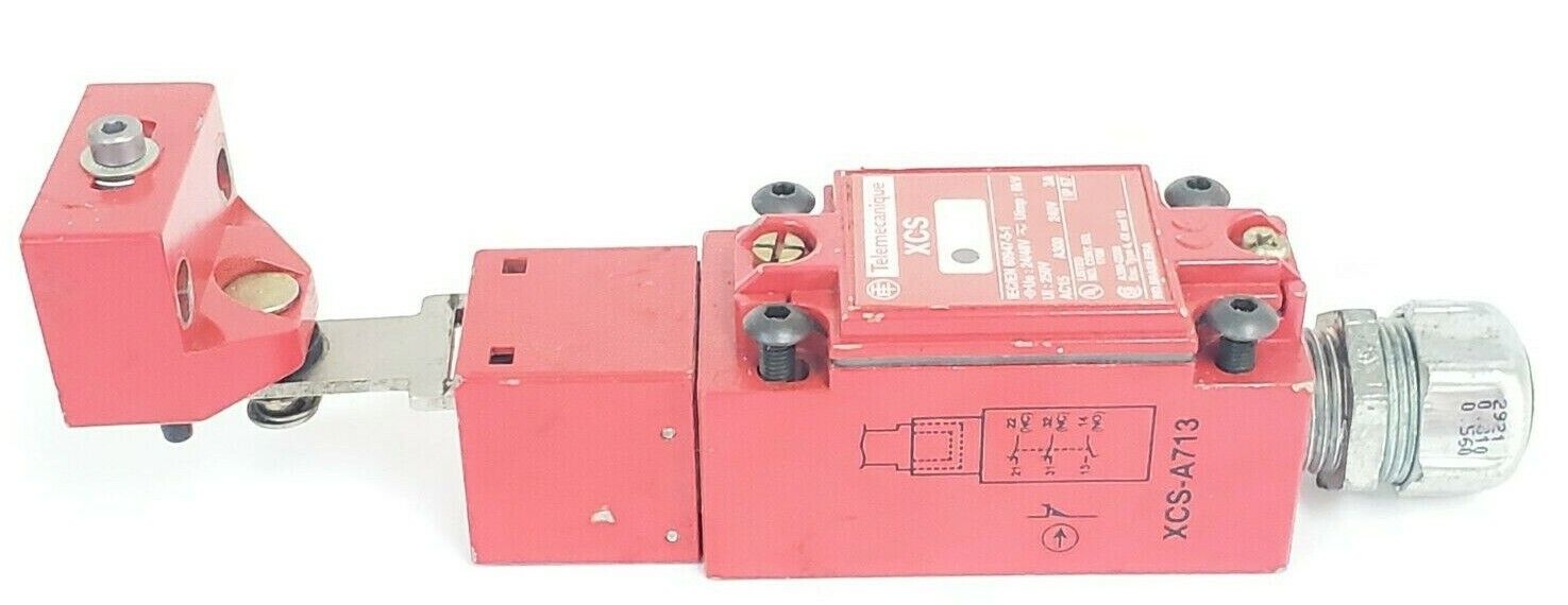 TELEMECANIQUE XCS-A713 LIMIT SWITCH XCSA713 W/ KEY, XCS
