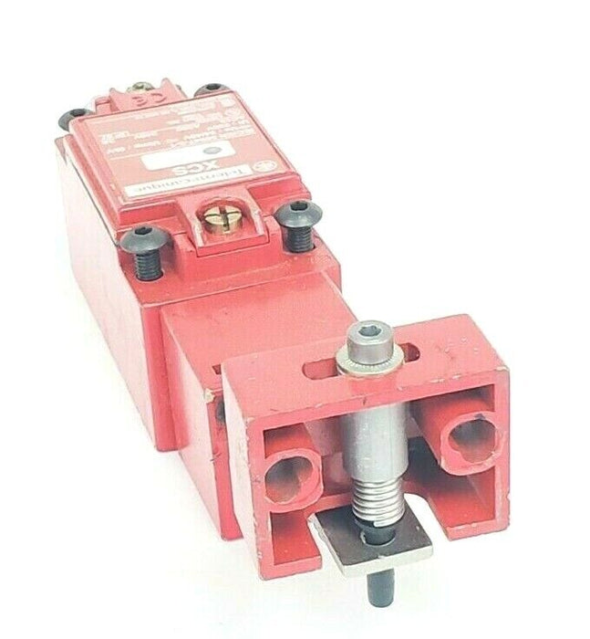 TELEMECANIQUE XCS-A713 LIMIT SWITCH XCSA713 W/ KEY, XCS