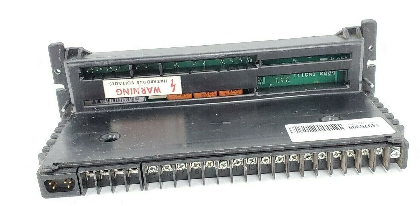 GE FANUC IC660TSD100B TERM. ASSEMBLY 115VAC (MISSING 4 SCREWS)