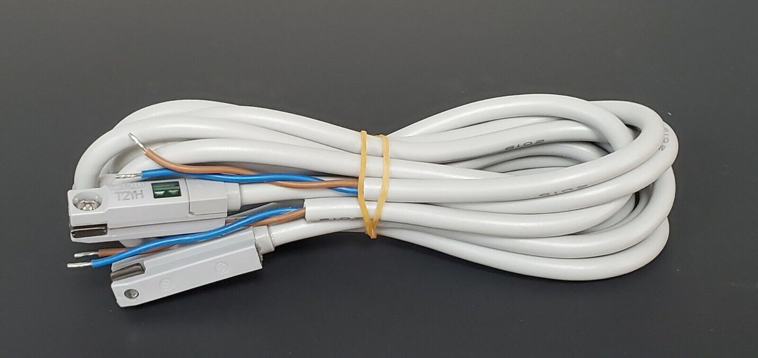 NEW CKD STK-32-20 CYLINDER STK3220 W/ TWO T2YH REED SWITCHES