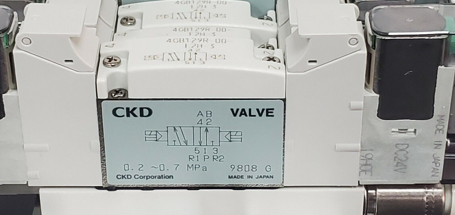 NIB CKD M4GB120R-C6-E2HZ1D-7-3 DISCRETE VALVE MANIFOLD ASSEMBLY M4GB120RC6E2HZ1D