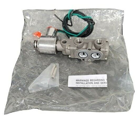 NIB VERSA VALVES CGS-3331-316-NE1-XXE4-D024 THREE-WAY VALVE 24VDC