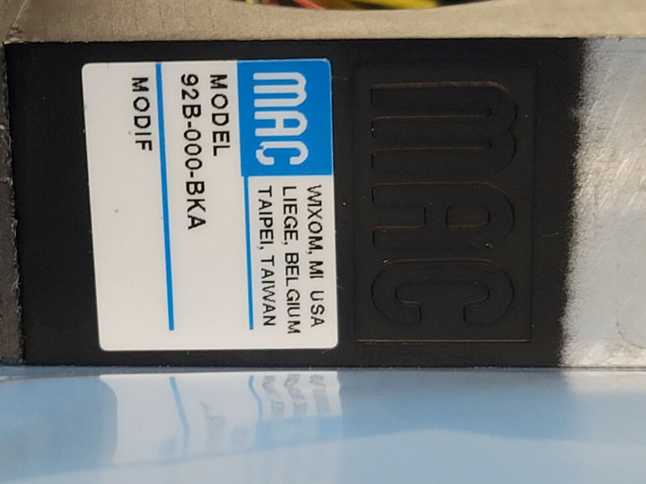 NIB MAC 92B-000-BKA SOLENOID VALVE BASE 1/4IN NPT PORTS 92B000BKA