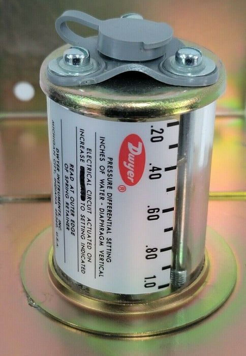 NEW DWYER 1638-1 DIFFERENTIAL PRESSURE SWITCH 16381