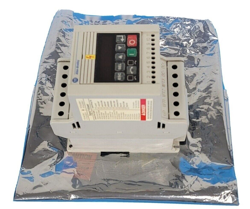 ALLEN BRADLEY 160-BA06NSF1 /C SSC ANALOG DRIVE 2.2kW/3HP FRN: 7.04 160BA06NSF1