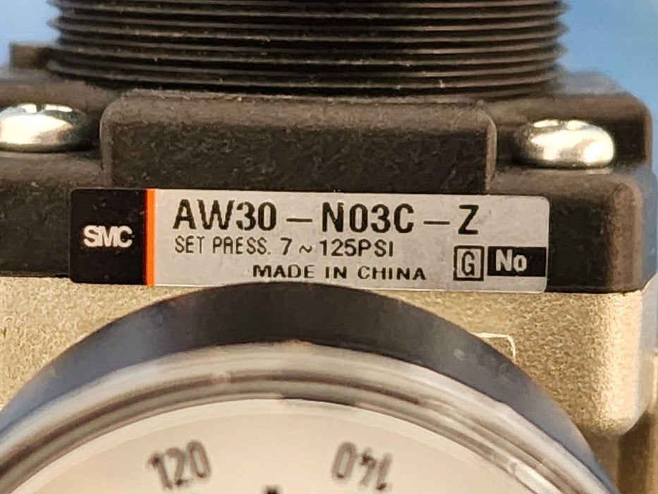 NEW SMC AW30-N03C-Z PNEUMATIC FILTER, REGULATOR COMBO W/ GAUGE 3/8INCH