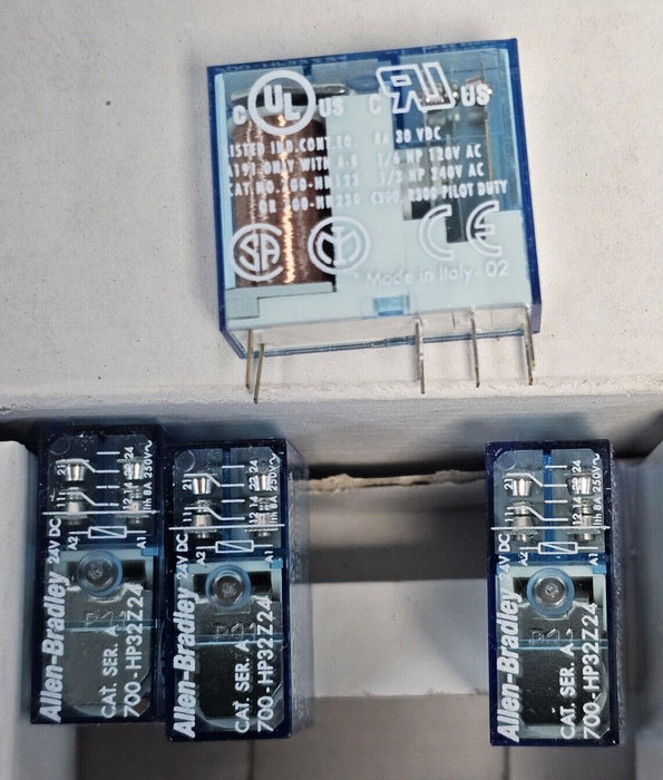 BOX OF 4 NEW ALLEN BRADLEY 700-HP32Z24 CONTROL RELAYS SER. A