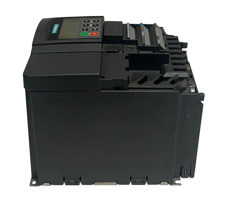 SIEMENS 6SE6440-2UD24-0BA1 / 6SE64402UD240BA1 MICROMASTER 440 DRIVE 4kW USNP