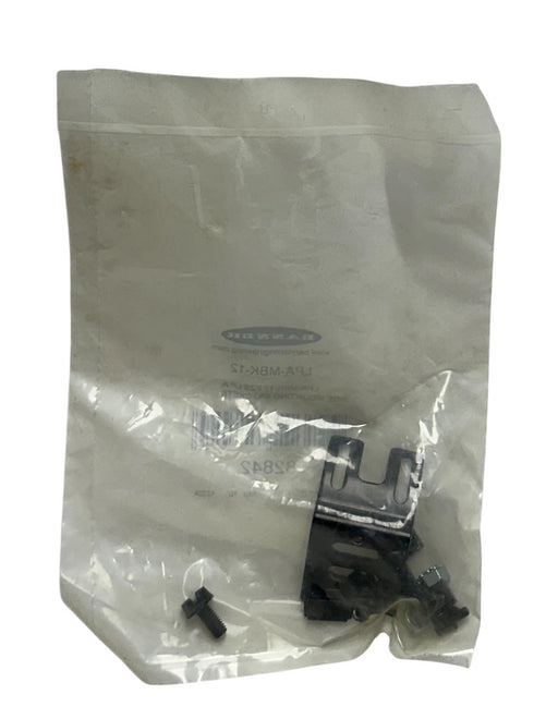 10 BANNER LPA-MBK-12 / 82842 EZ-SCREEN LOW PROFILE SIDE MOUNT BRACKETS NSFS