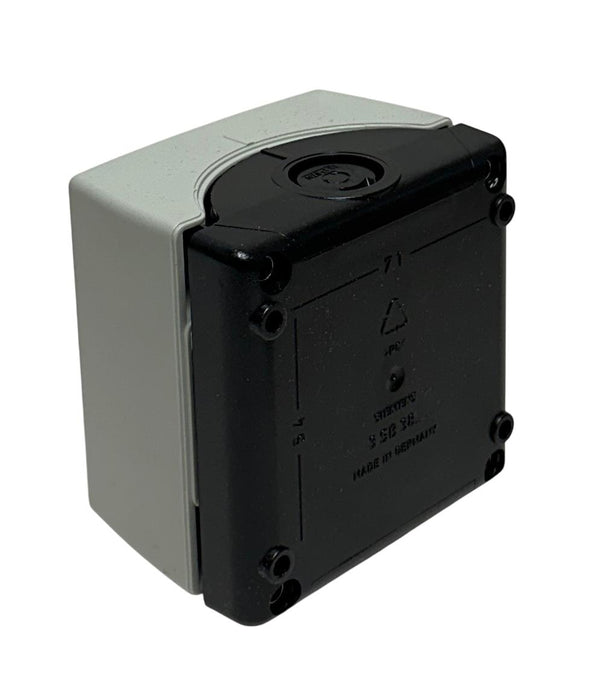 4 SIEMENS 3SB3 801-0AA3 / 3SB38010AA3 EMPTY ENCLOSURES FOR COMMAND DEVICES NSMP