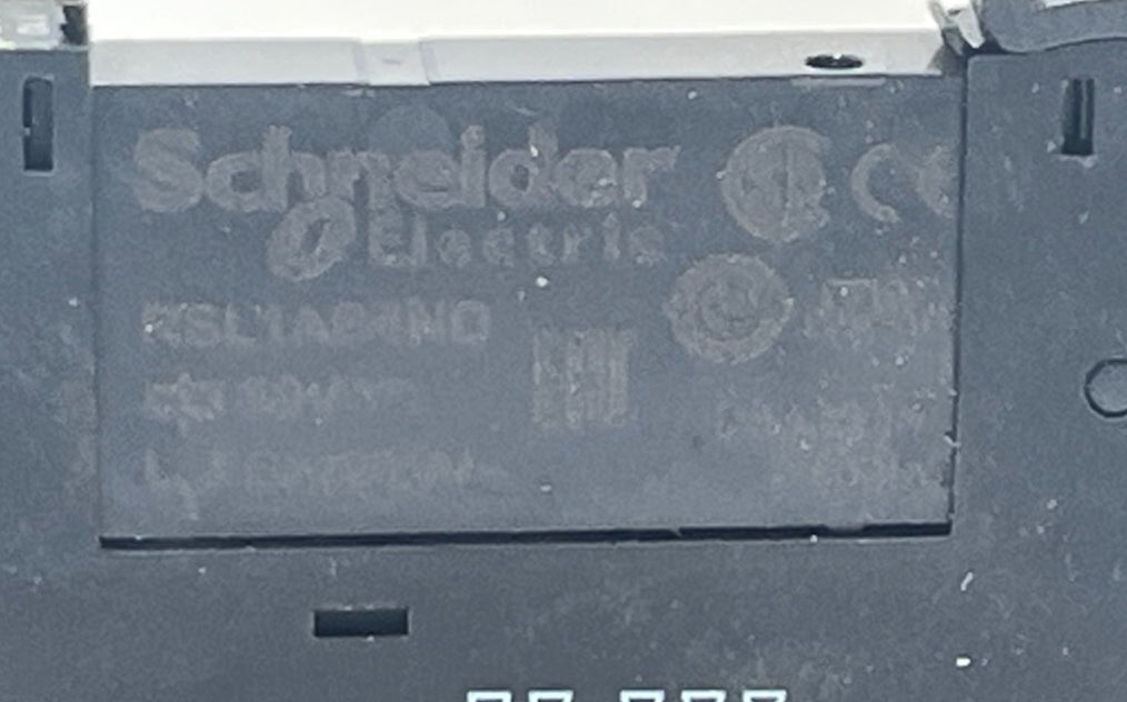 LOT OF 4 SCHNEIDER ELECTRIC RSLZRA3 / RSL1AB4ND RELAY + SPRING CLAMP SOCKET NSNP