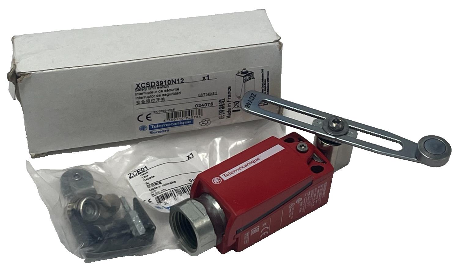 TELEMECANIQUE XCSD3910N12 Safety Limit Switch w/ ZCY46 Roller Lever Actuator