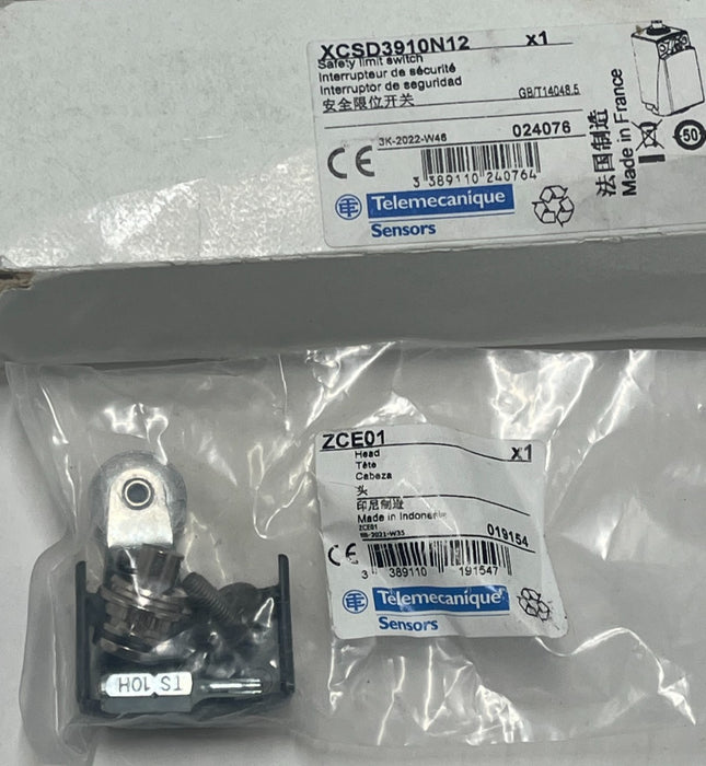 TELEMECANIQUE XCSD3910N12 Safety Limit Switch w/ ZCY46 Roller Lever Actuator