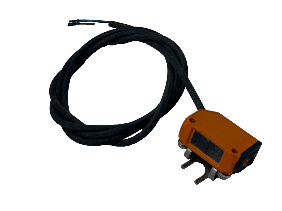 LOT OF 3 IFM O6P208 Photoelectric Sensor O6P-FPKG/1M/PH-O6P208 WITH BRACKETS